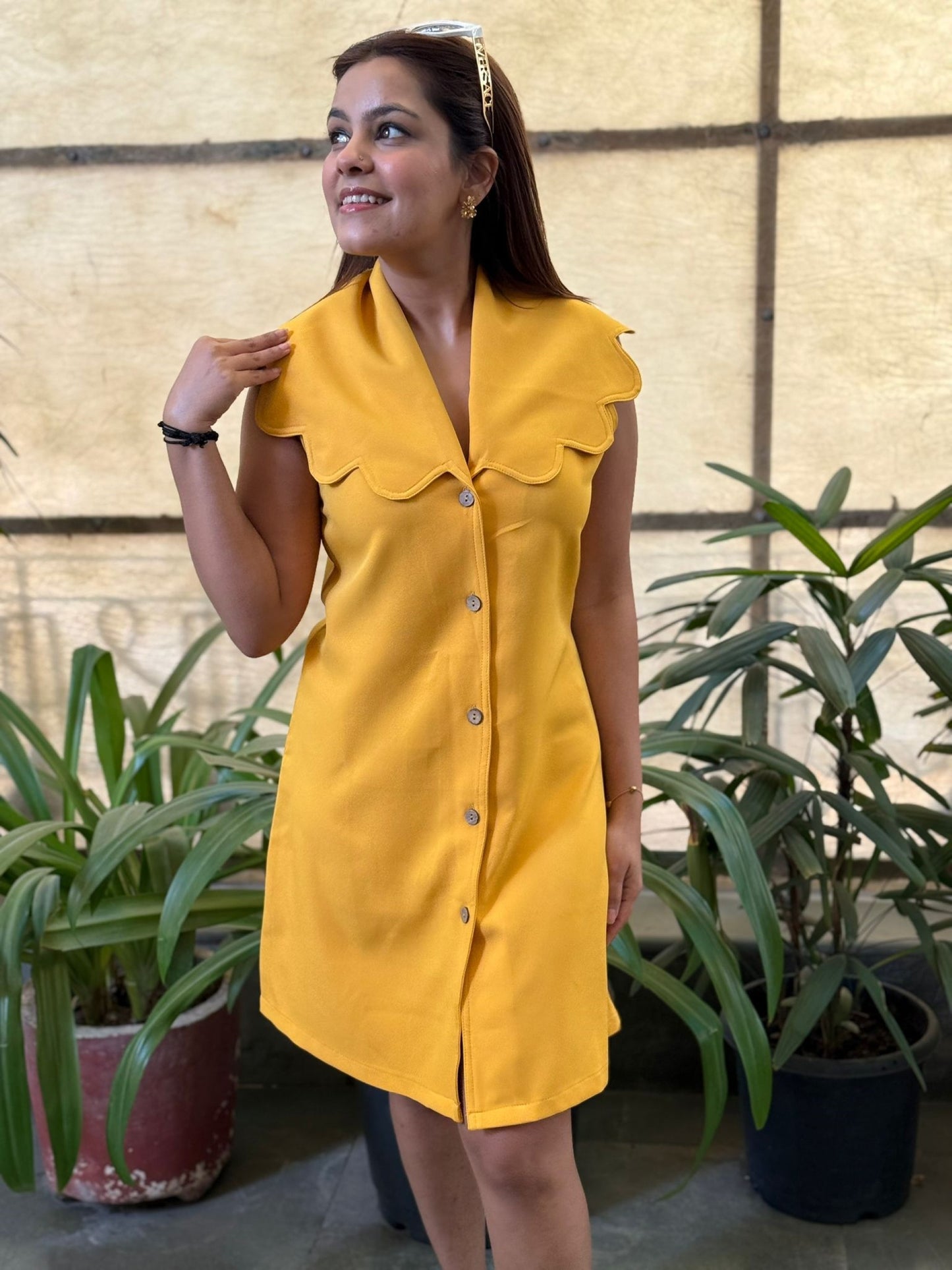 SACLLOPED COLLAR DRESS - MUSTARD