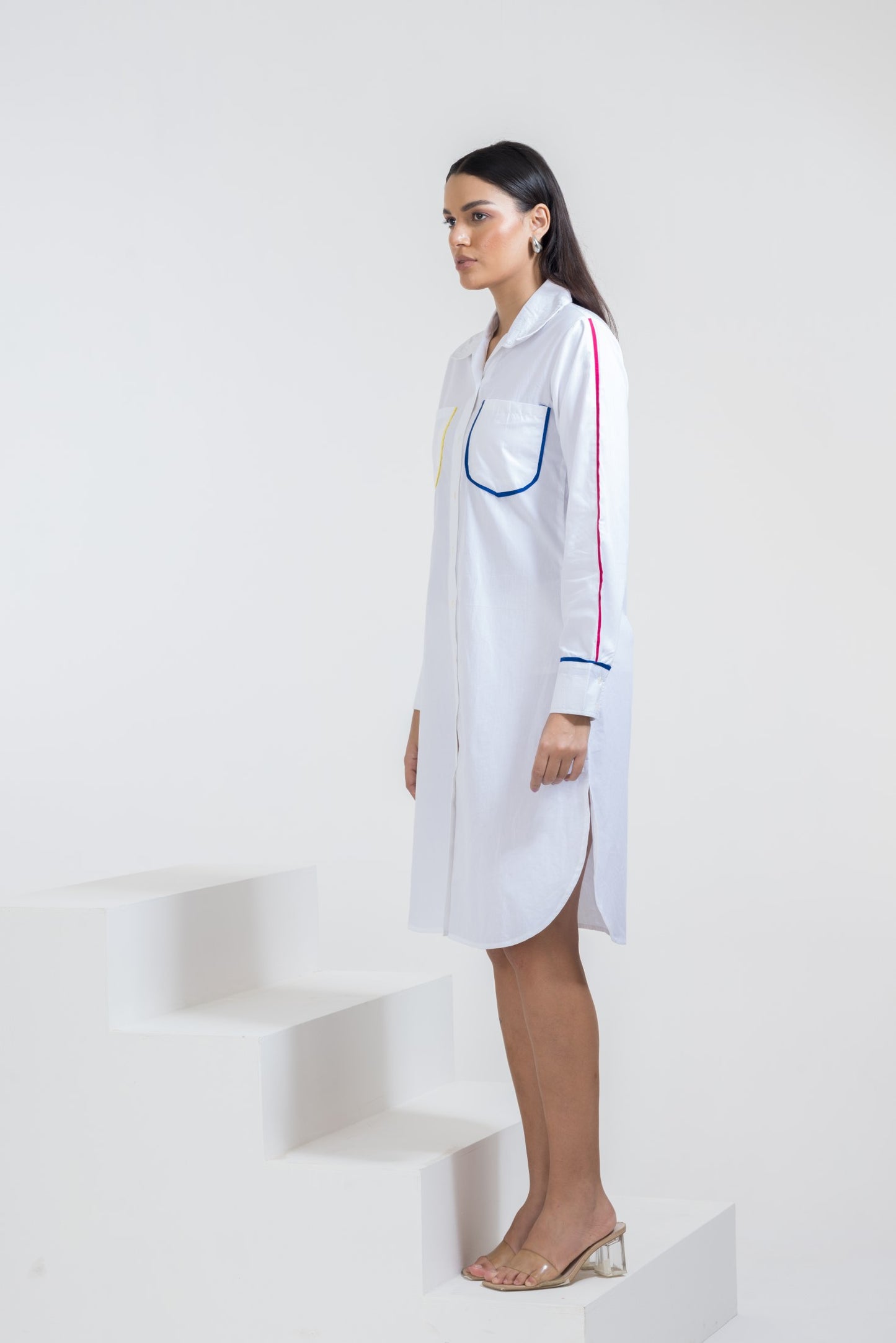 WHITE SHIRT DRESS WITH COLORED PIPING