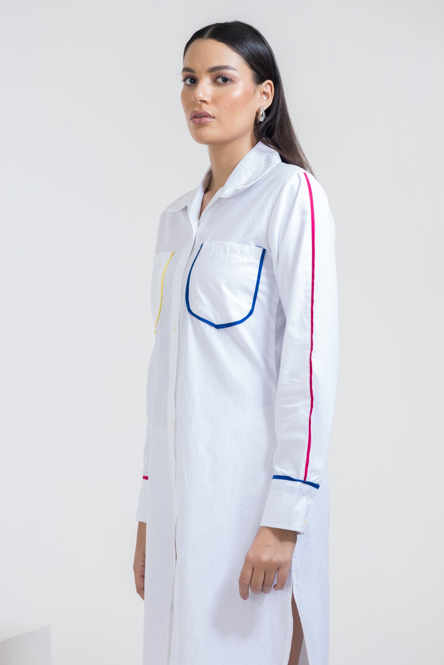 WHITE SHIRT DRESS WITH COLORED PIPING